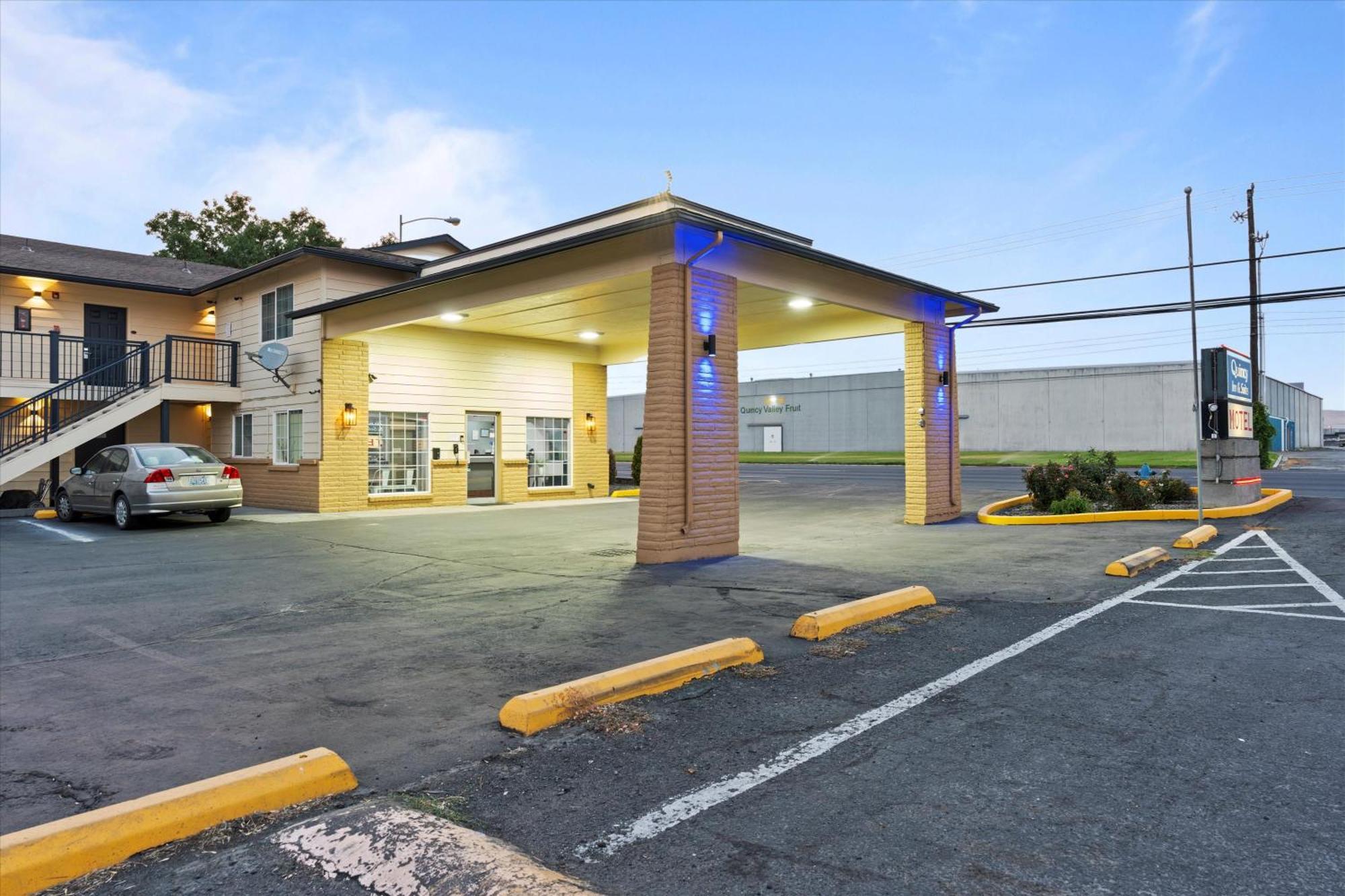 Quincy Inn And Suites Exterior photo