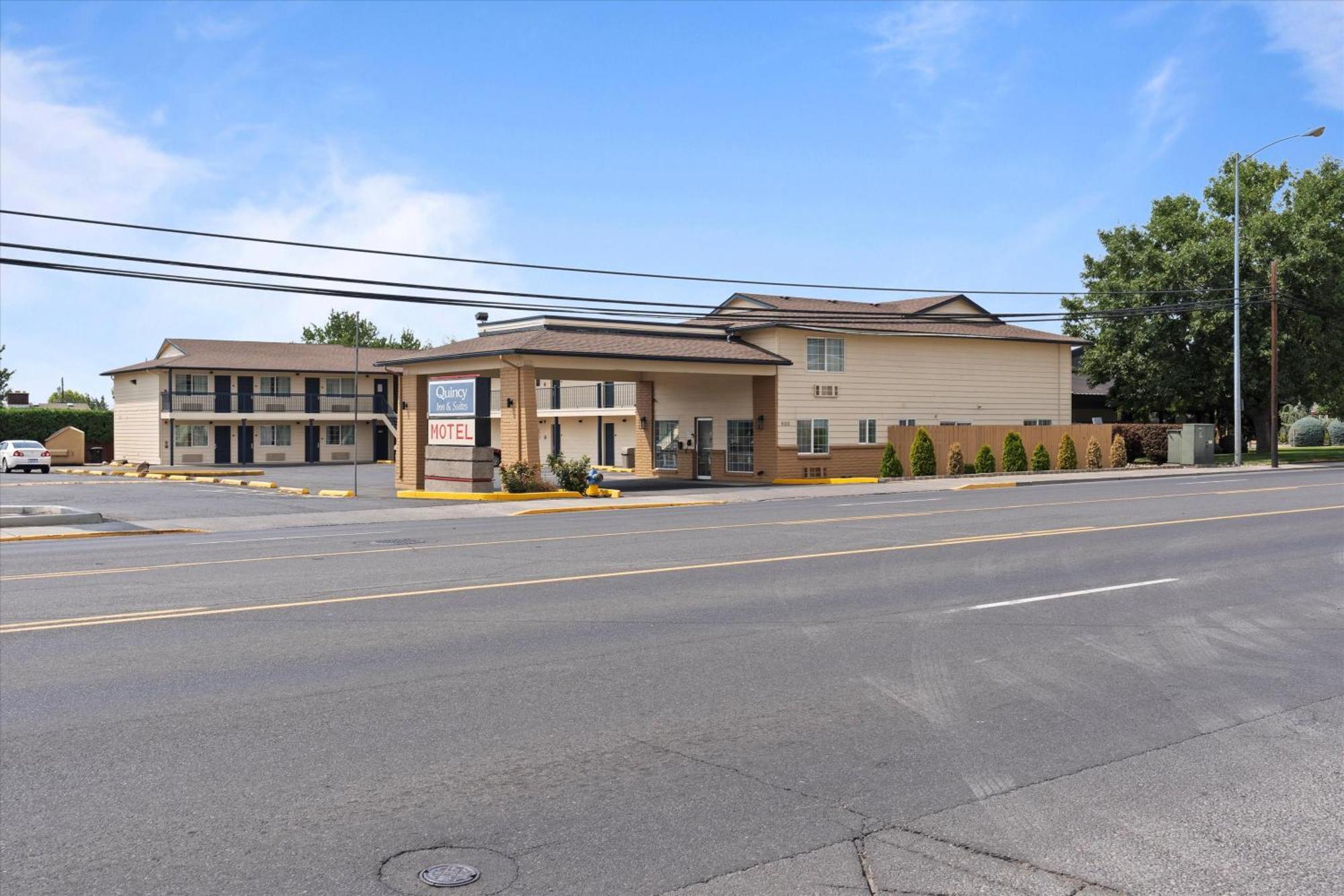 Quincy Inn And Suites Exterior photo