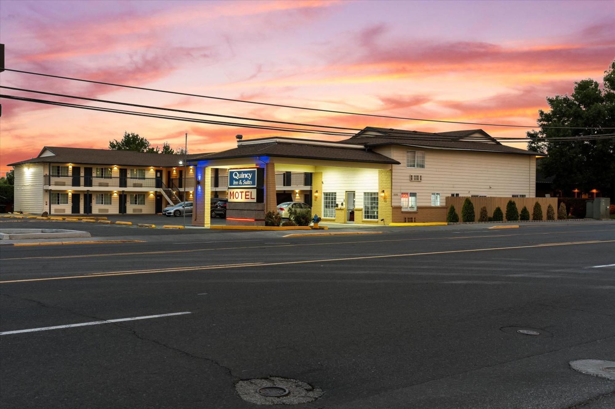 Quincy Inn And Suites Exterior photo