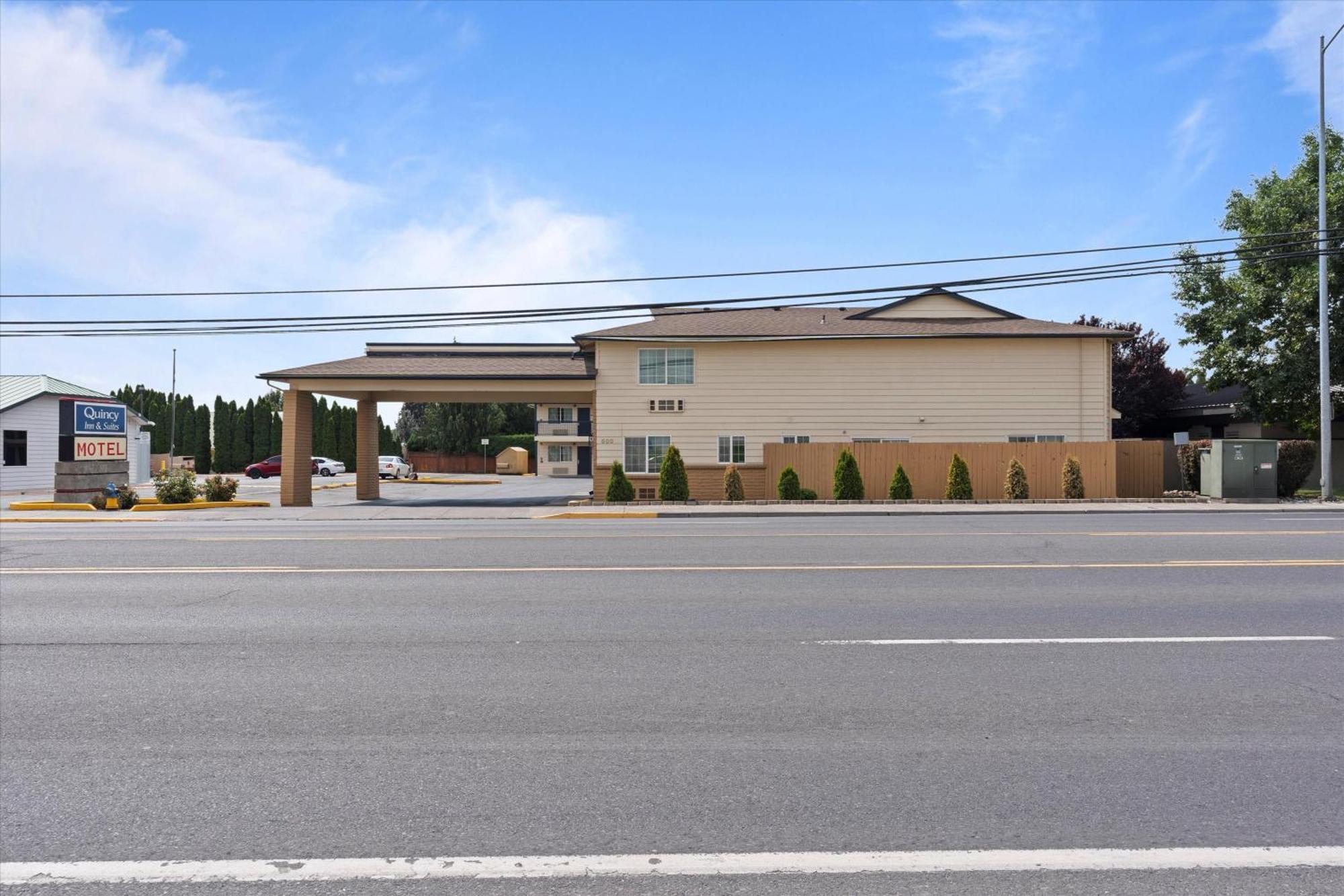 Quincy Inn And Suites Exterior photo