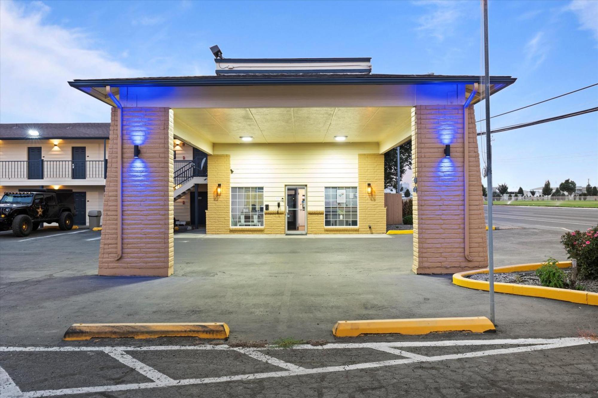 Quincy Inn And Suites Exterior photo