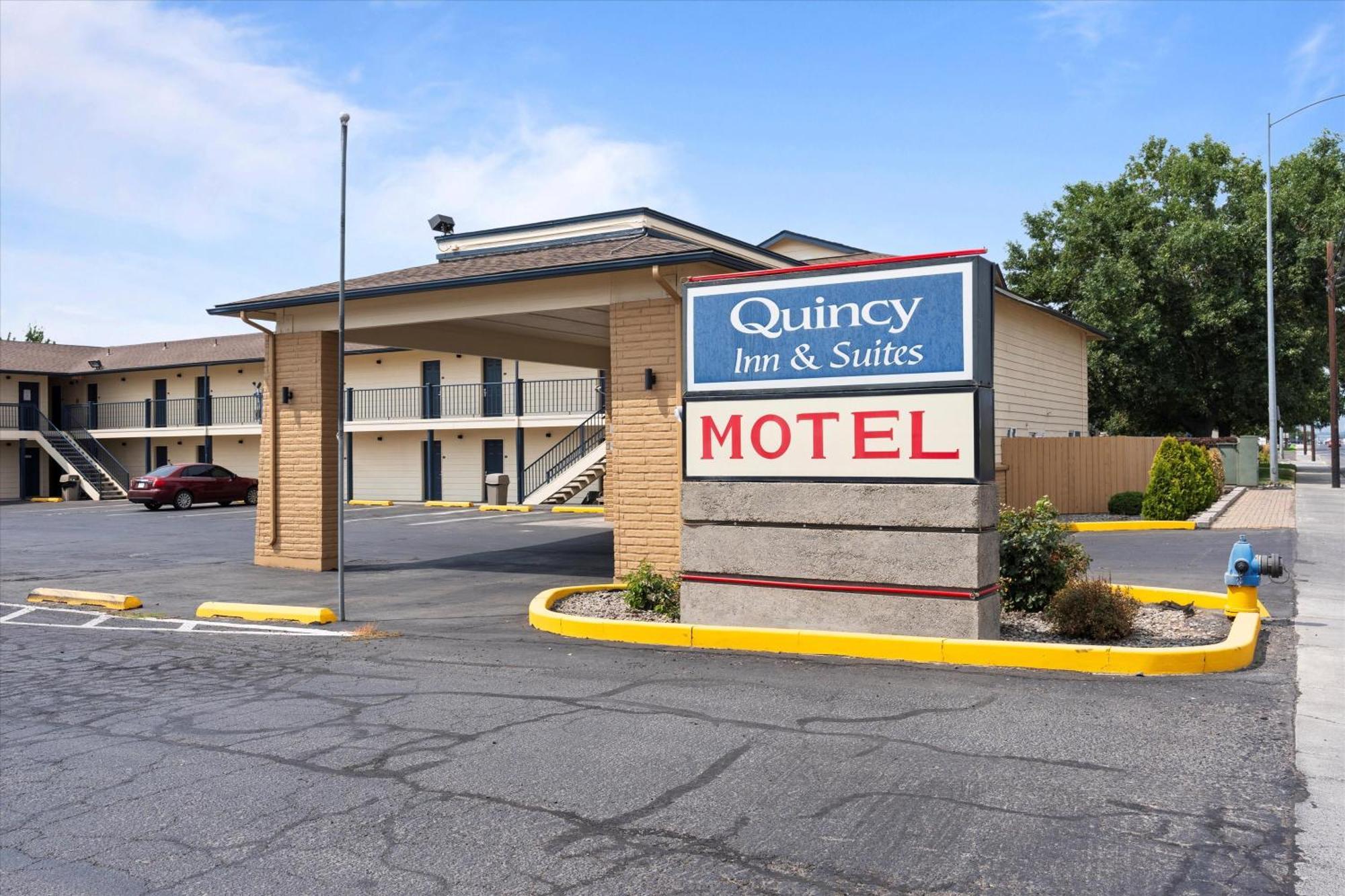 Quincy Inn And Suites Exterior photo